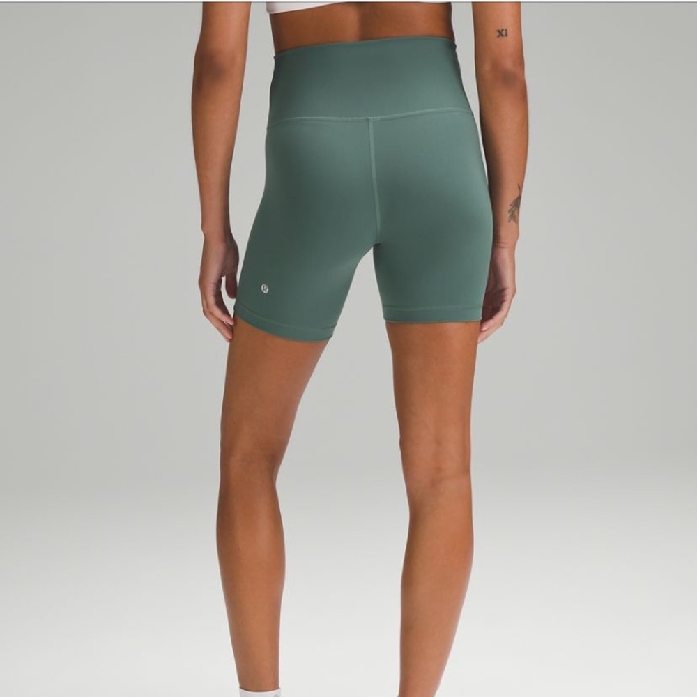Lululemon under train high-rise short 6’